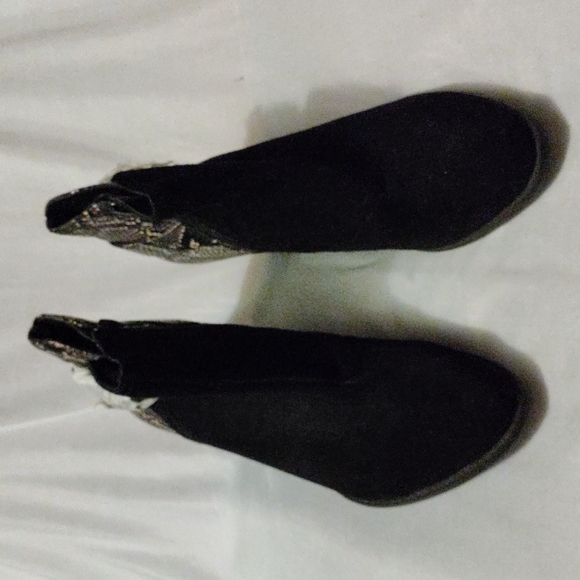 NWOT Women's Vionic Naomi Ankle Boots With Suede Upper and Snake Print Leather - Picture 3 of 8